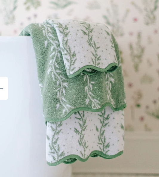 Willow Patterned Scallop Bath Towel