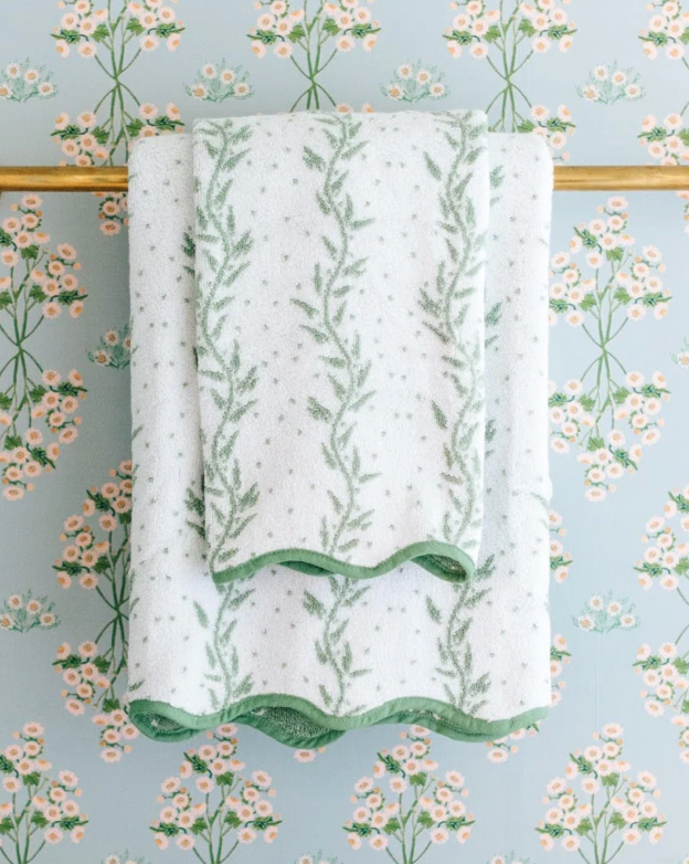 Willow Patterned Scallop Hand Towels (Pair)