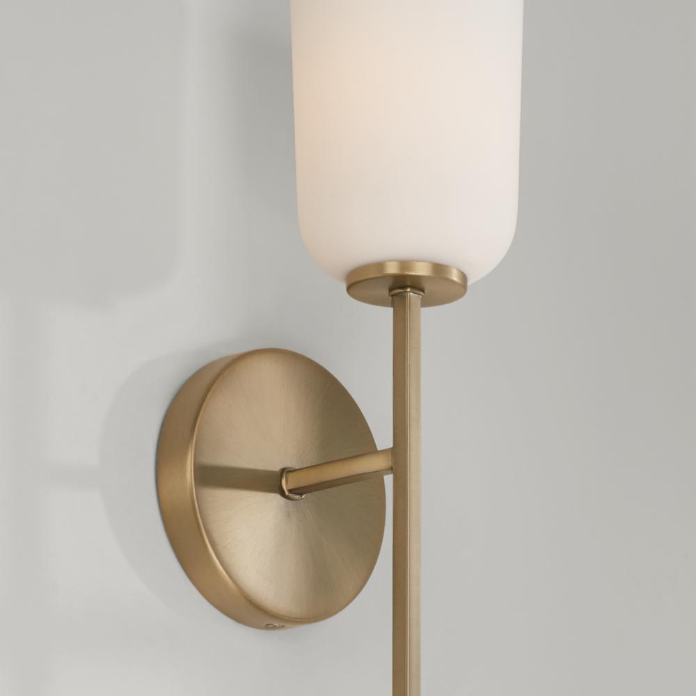 1 Light Sconce