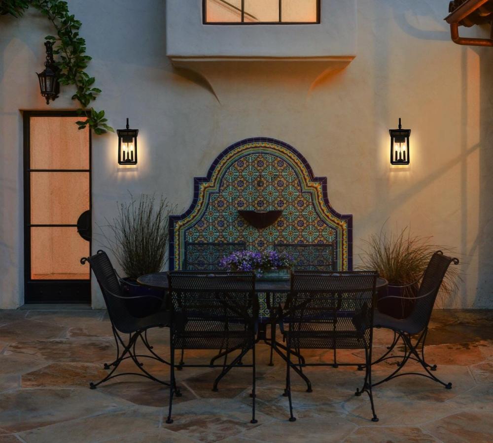 Wall sconce